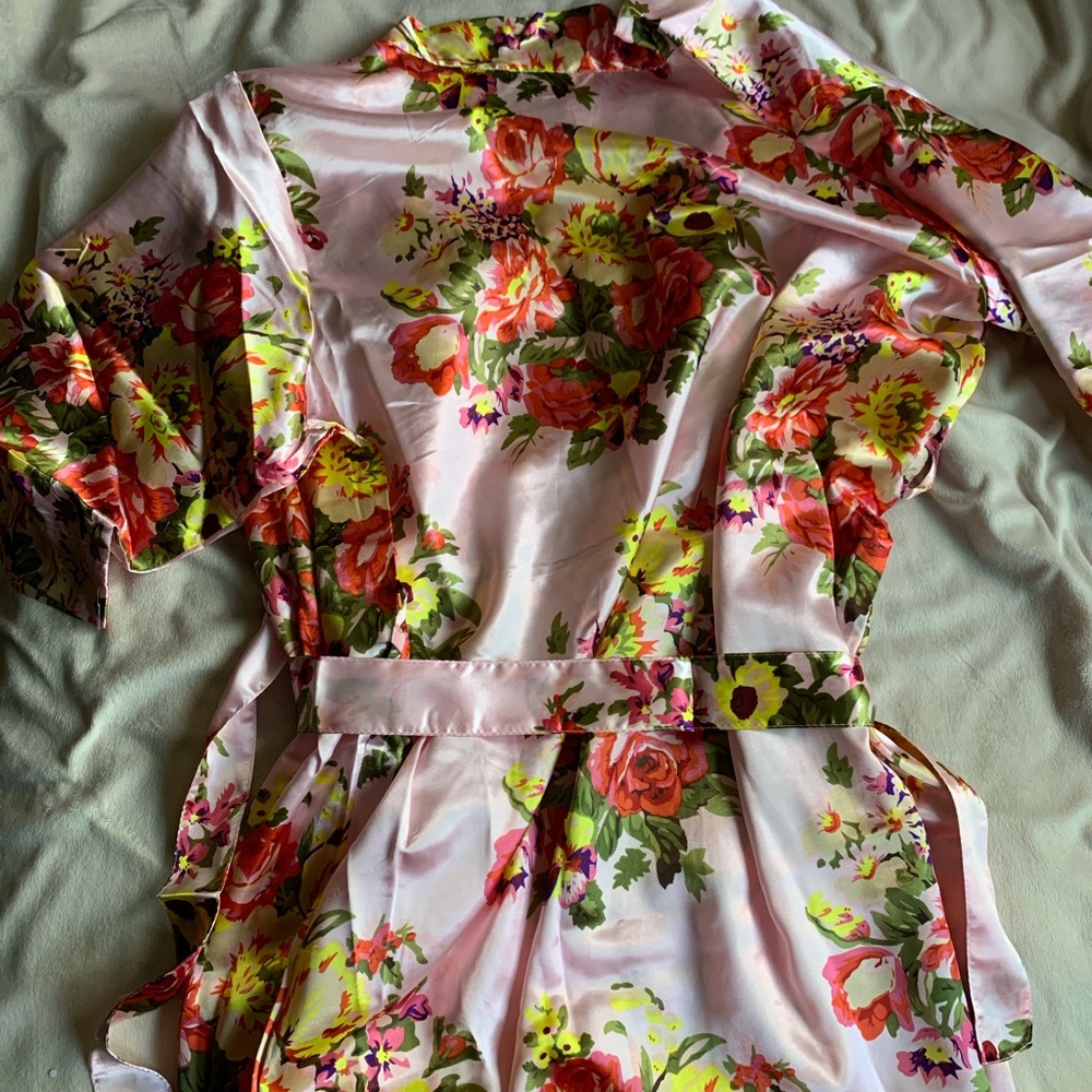 Floral Robe - Picture 3 of 5